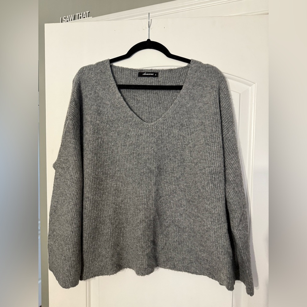 EUC Olivaceous Heather Gray V-Neck Sweater